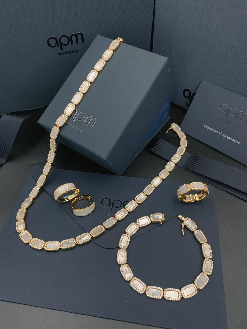 APM SET 💫✨
Master Quality
Monaco
NECKLACE
BRACELET
EARRING
RING
With BOX AND PAPER BAG
400 dhs🌺🎁🛍️
Zain89
♥️♥️♥️