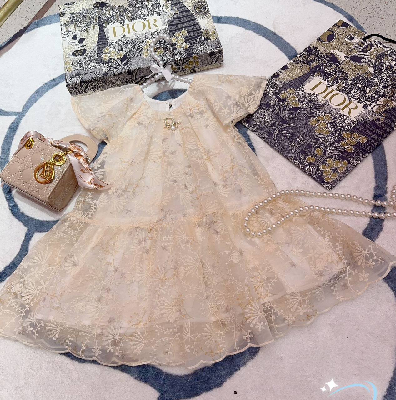 Dior
2-9y
130 dhs🇦🇪
Zain151
♥️♥️♥️