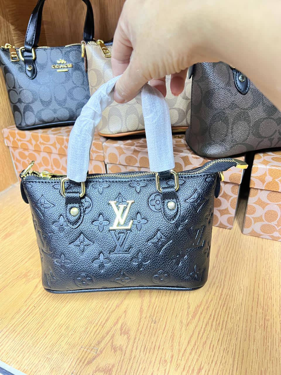 Coach
With box
🎁🎁🎁
85 dhs🪙💕
Zain50
♥️♥️♥️