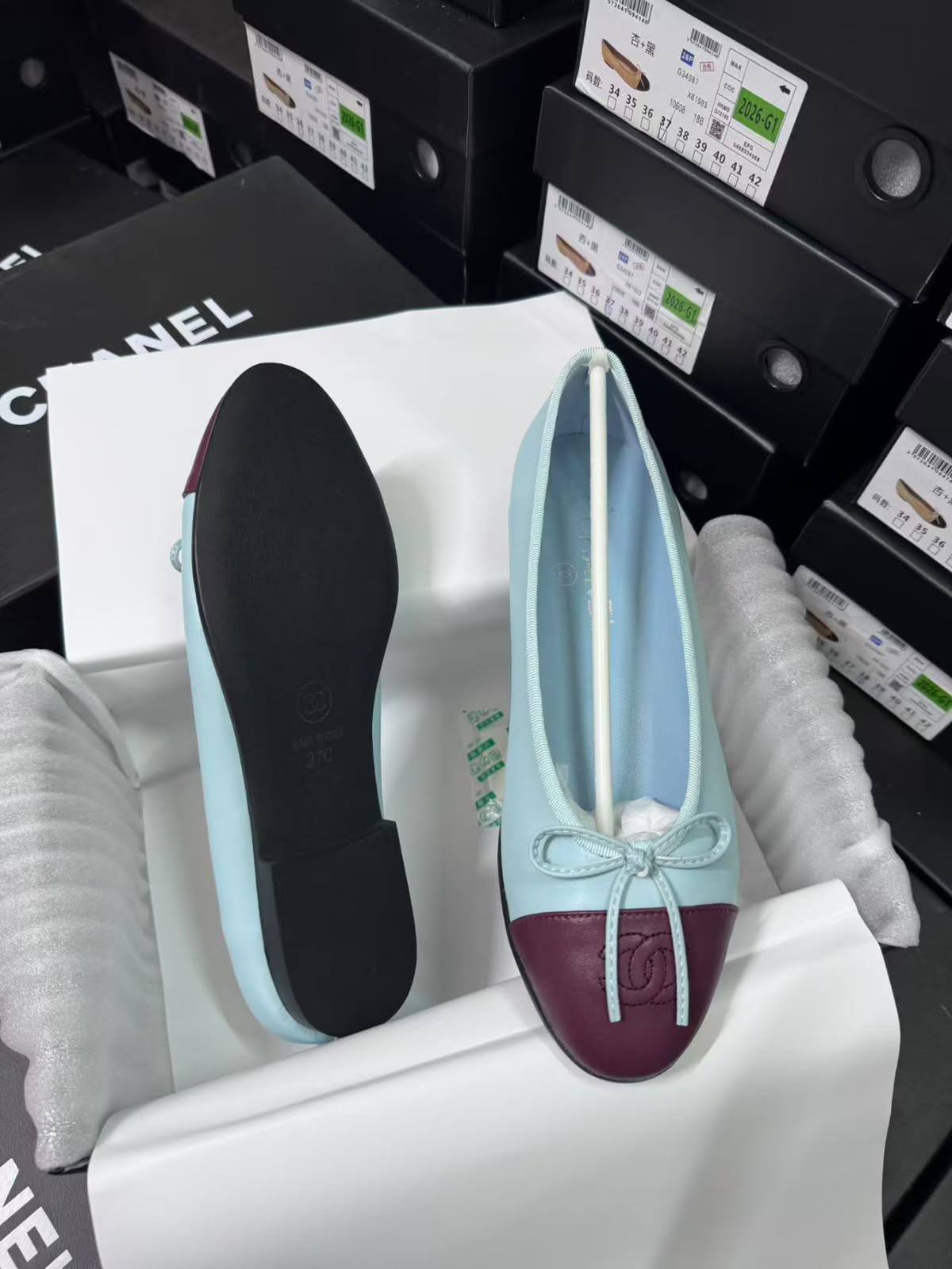 Chanel
Size:36 to 41
130 dhs🇦🇪🇦🇪🇦🇪
Zain145
♥️♥️♥️