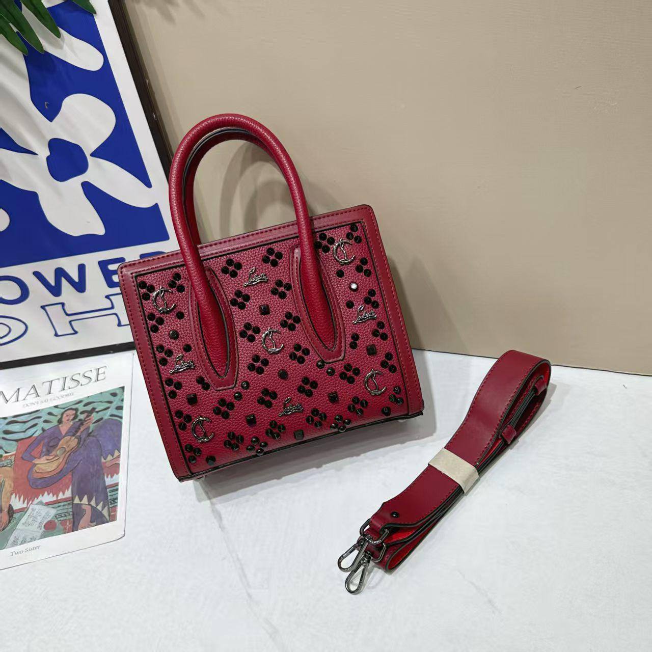 Christian Louboutin
With box
🎁🎁🎁
120 dhs✅
Size 28cm
Zain161
♥️♥️♥️