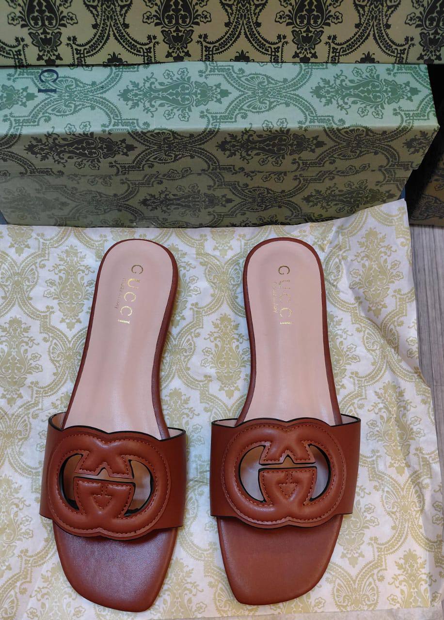 Gucci Slippers ,
Size 36 To 41
90 dhs✅
Zain120
♥️♥️♥️