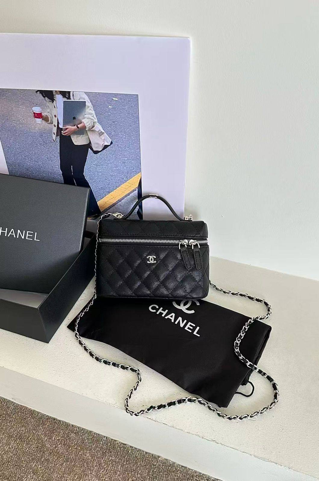 Chanel
90 dhs
With box
Zain143
♥️♥️♥️
