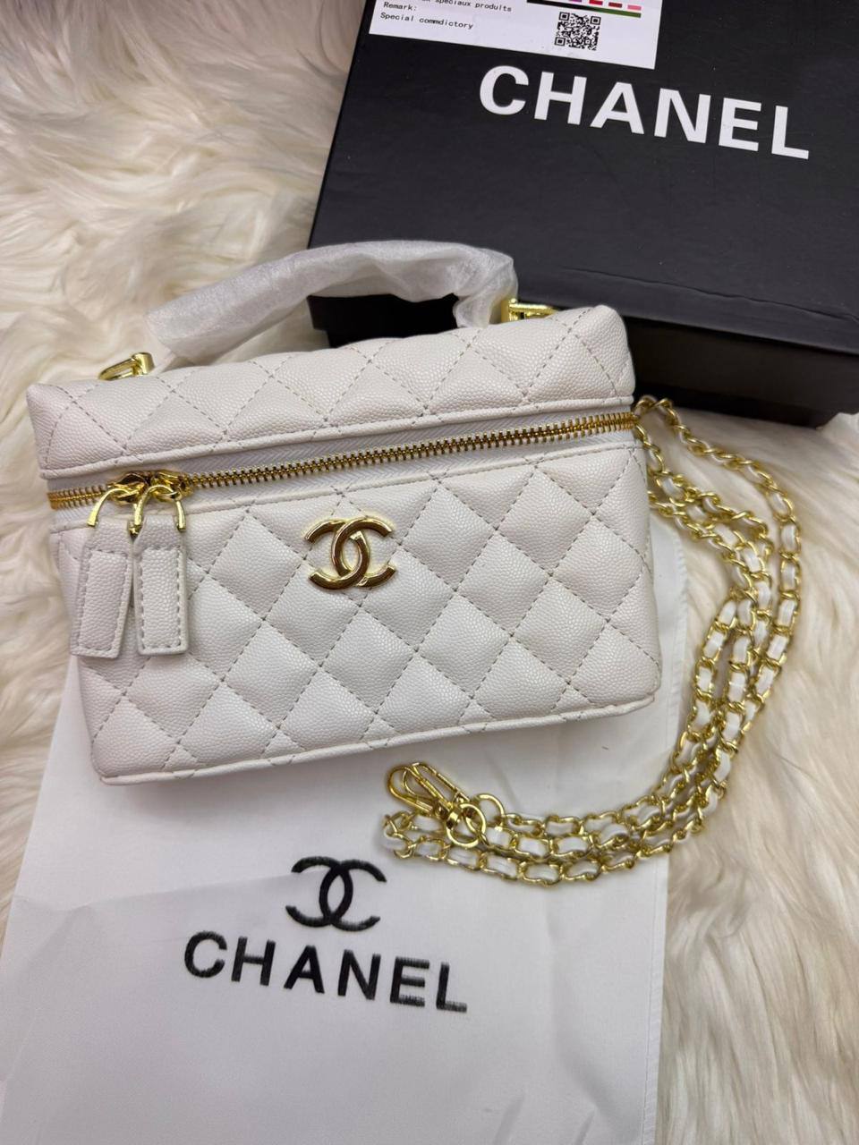 🌸 Chanel LP
1️⃣ First quality +🎁
Size : 19 * 13 cm
80 dhs❣️
with box 🎁
Zain115
♥️♥️♥️