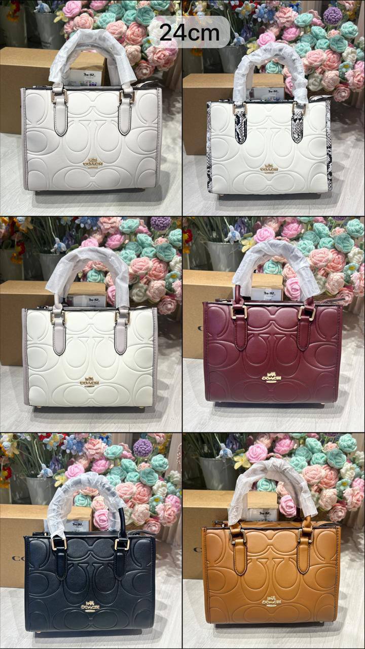 COACH
24cm
with box
🎁🎁🎁
Zain254
♥️♥️♥️