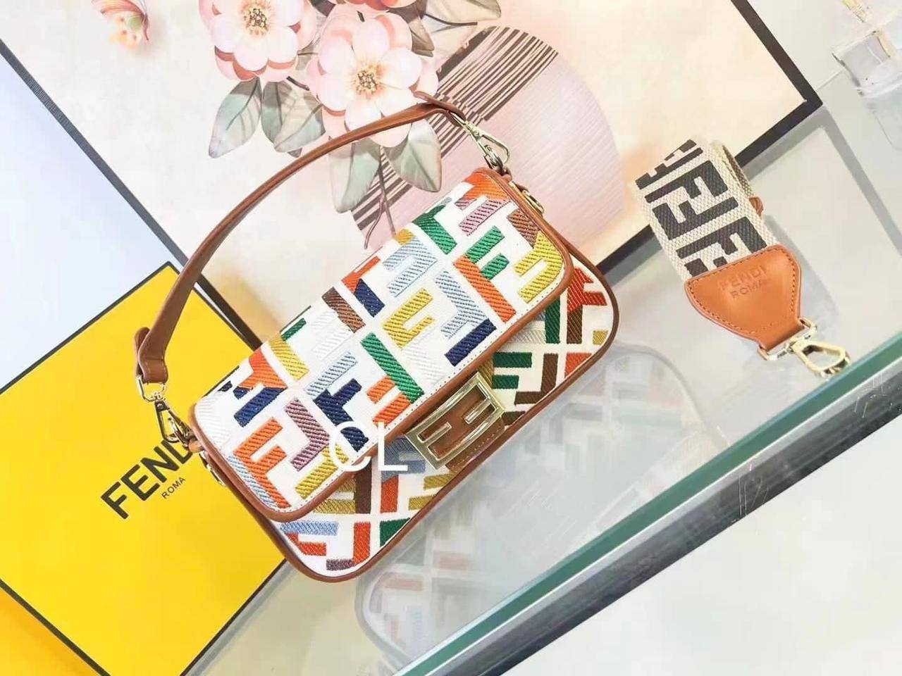 💝Fendi Baguette
1️⃣ First quality +box🎁
Size : 26 *15 cm
95 dhs🪙🌨️
with box 🎁
Zain115
♥️♥️♥️