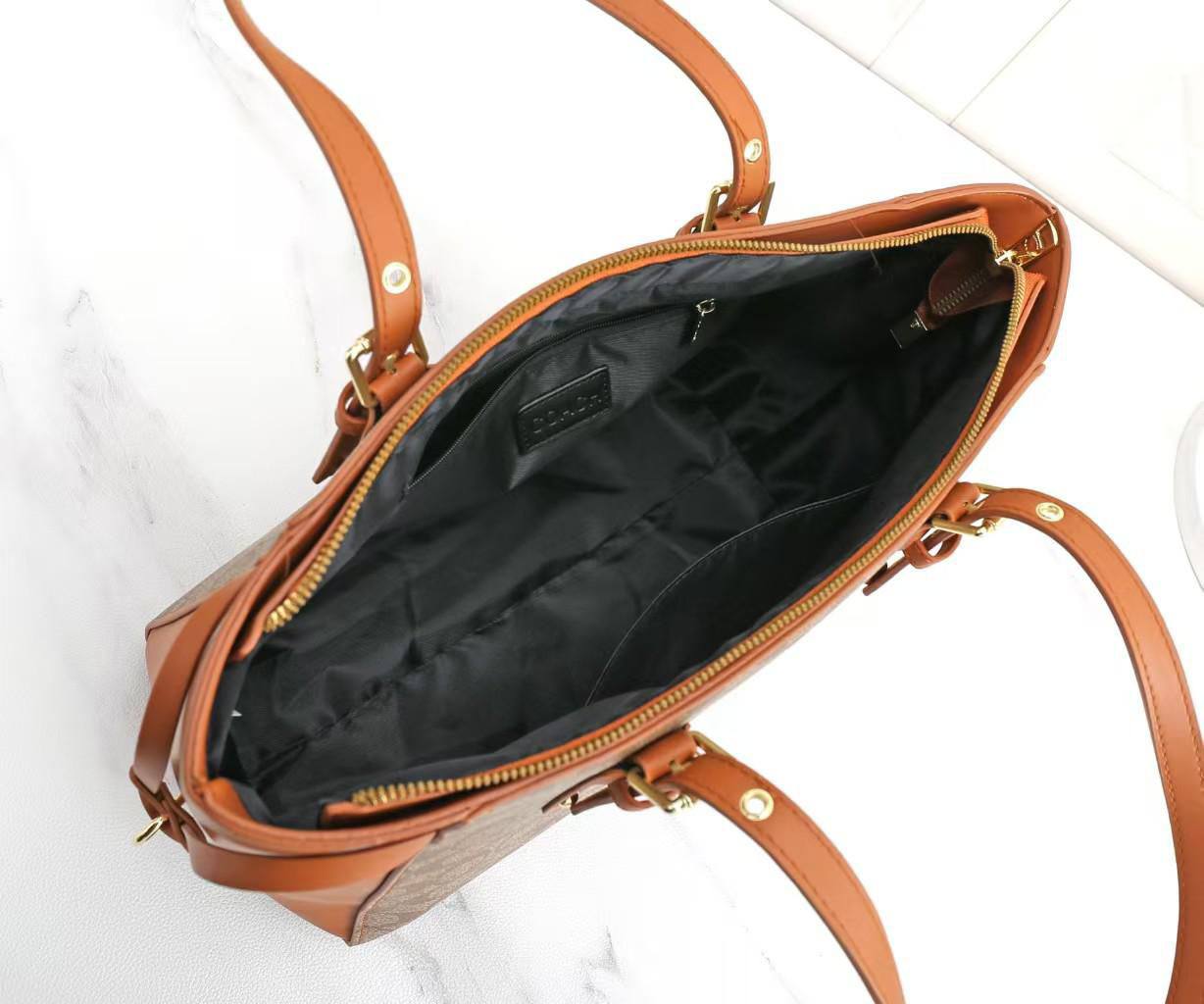 Coach
95 dhs🌺
Zain253
♥️♥️♥️