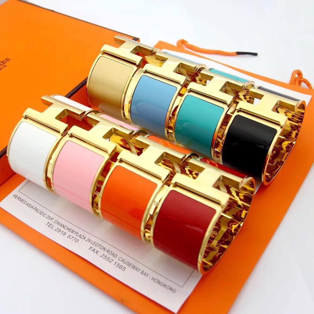 110 dhs🪙🌨️ Each Bangle
Hermes
With Box And Paper Bag
🎁🎁🎁
Zain89
♥️♥️♥️