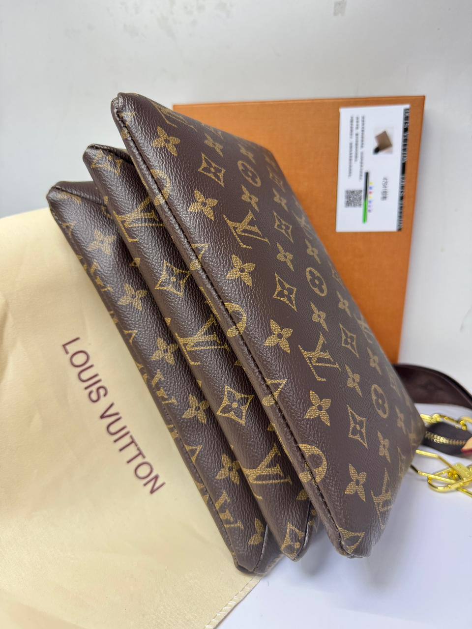 LV
High quality
With box 🎁🎁🎁
105 dhs💓
Zain50
♥️♥️♥️