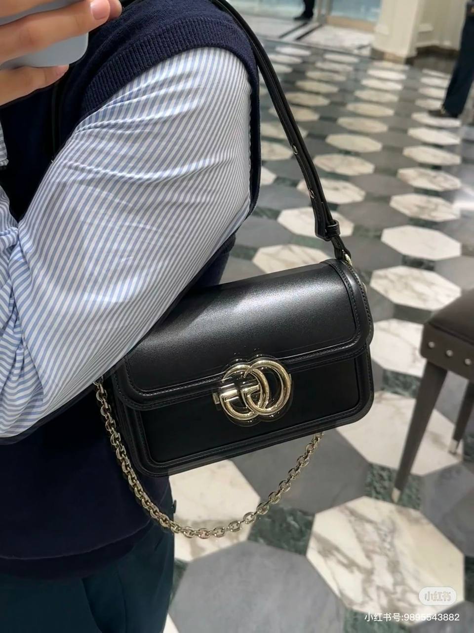 Gucci Master
260 dhs🪙💕
#With box😍❤️
🎁🎁🎁
#21.5cm….
Zain228
♥️♥️♥️
