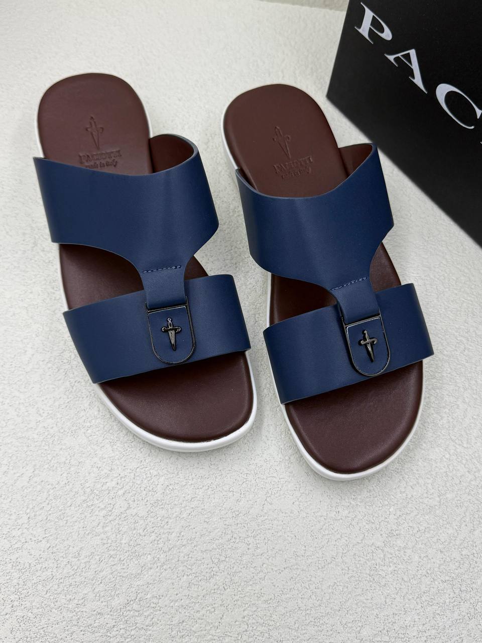 PACIOTTI MEN'S SANDAL
*GOOD QUALITY*
*SIZE 39 TO 46*
120 dhs✅
Zain304
♥️♥️♥️