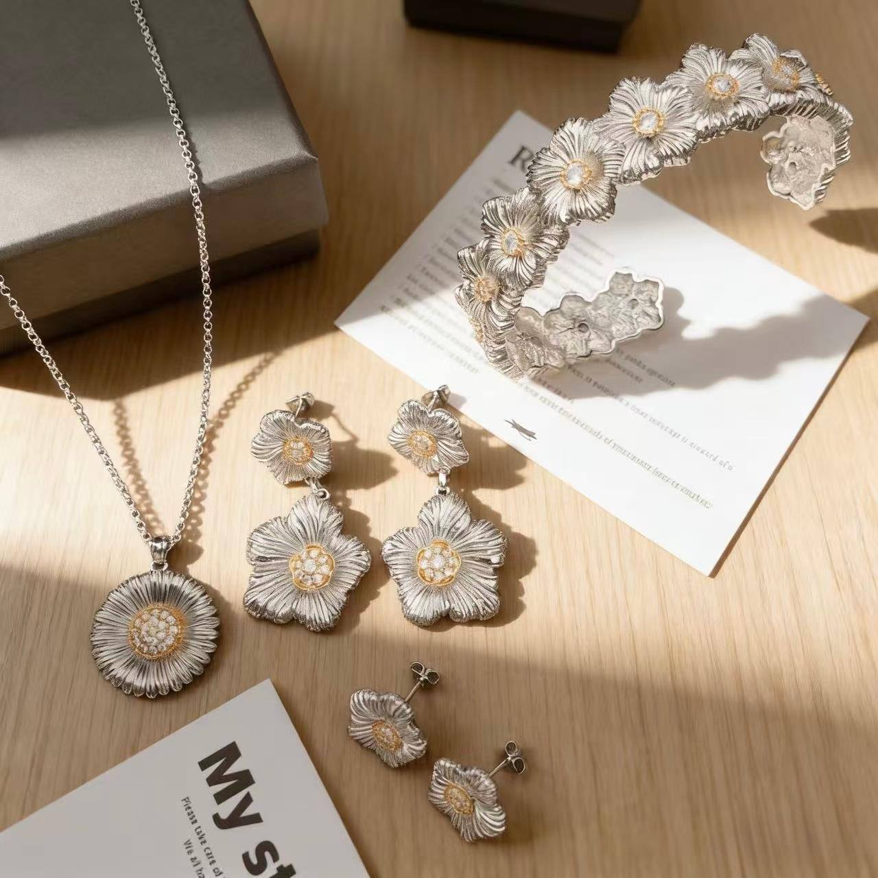 ROBERTO COIN SET
NECKLACE BRACELET EARRINGS
140 DHS🌺
MASTER💫✨
Zain89
♥️♥️♥️