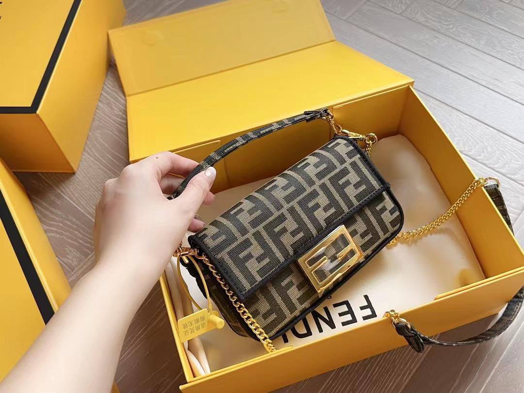 Fendi
Master❣️❣️
27Cm 280 dhs🇦🇪🇦🇪
20Cm 250 dhs🇦🇪🇦🇪
💼 Good Quality 💼
Zain131
♥️♥️