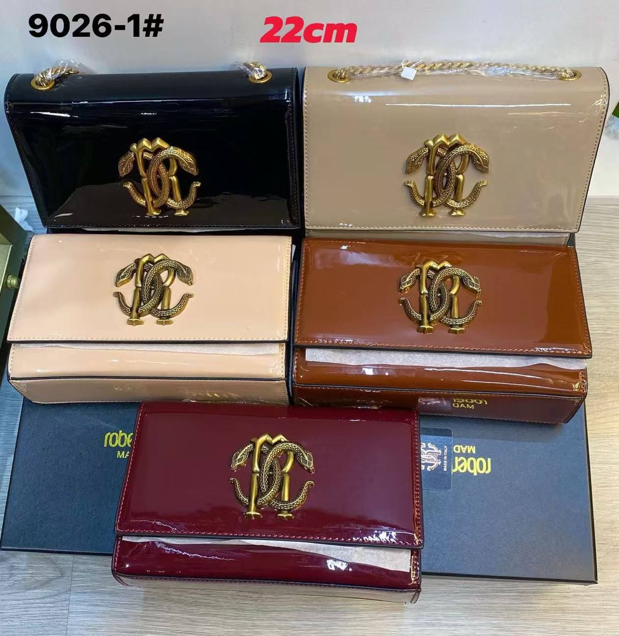 Roberto cavalli
new arrival
Good quality.”
•With Box.📦
•22cm.
95 dhs💓
Zain107
♥️♥️♥️