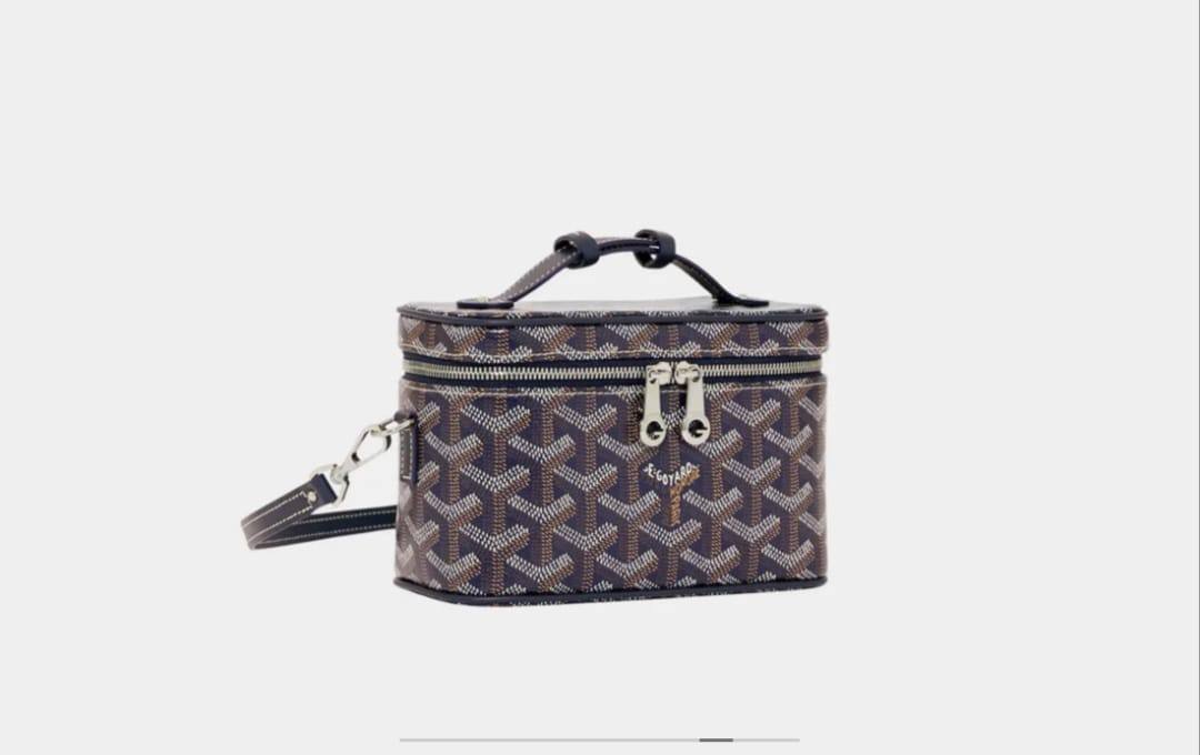 Goyard
with box
100 dhs💛
Zain143
♥️♥️♥️
