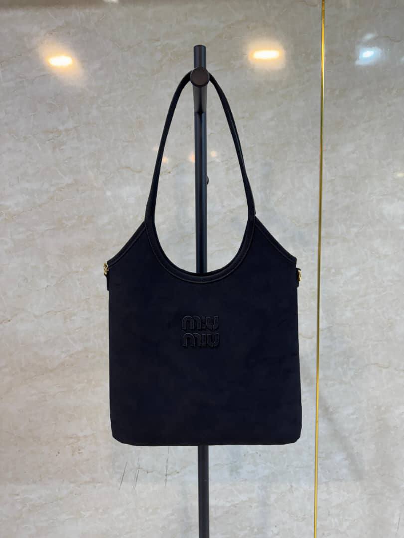 Miu Miu Tote Bag
Master quality
35cm
180 dhs🪙🖤
Zain95
♥️♥️♥️
