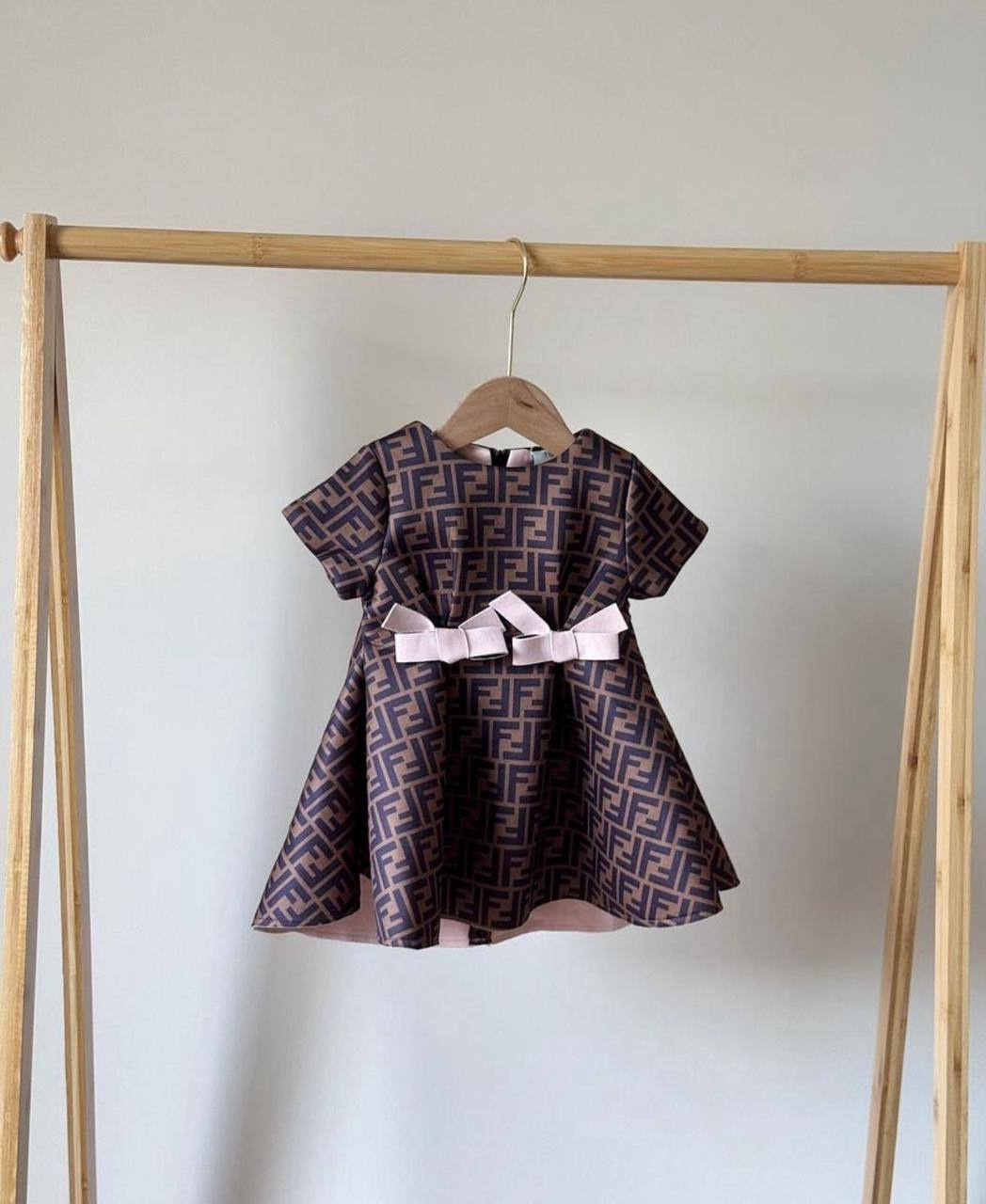 Fendi
Super master quality 😍
Size:6-9. Months/12 years
270 dhs🪙💚
Zain261
♥️♥️♥️