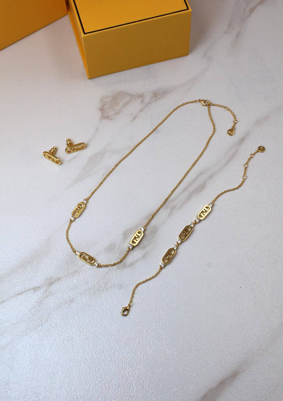 FENDI 💛
* *New Collection* 💛✨💎💎
* Fendi O'Lock Necklace , Earings with Braclet
* Full Set
↗️ *Super Master Quality ®️*
*260 dhs💓* with *Normal* Box
*290 dhs💓* with *Orignal* Box
Zain106
♥️♥️♥️