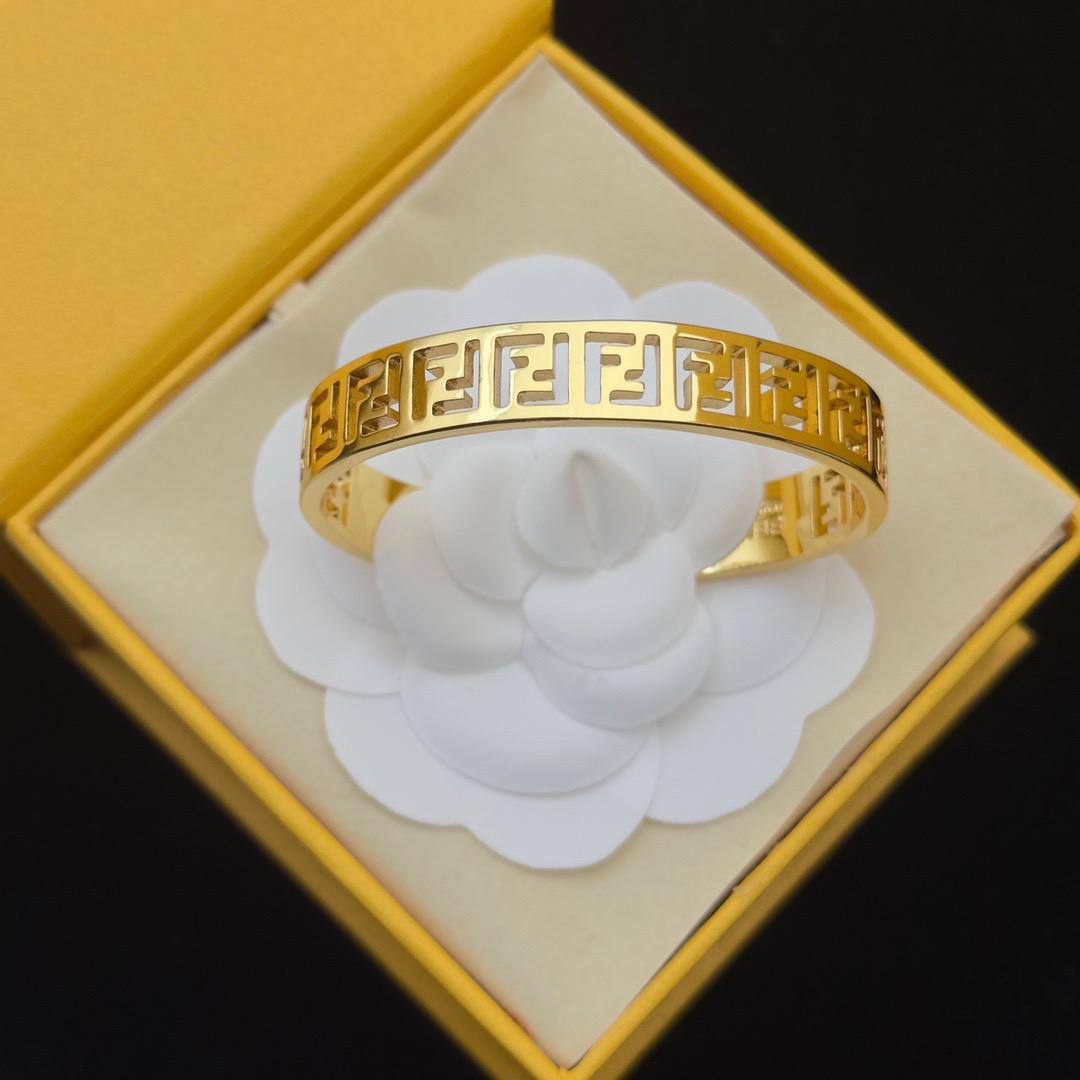 FENDI
MASTER 💫✨💥
BANGLE
55 DHS💓
WITH BOX AND PAPER BAG 🎁🛍️
Zain89
♥️♥️♥️