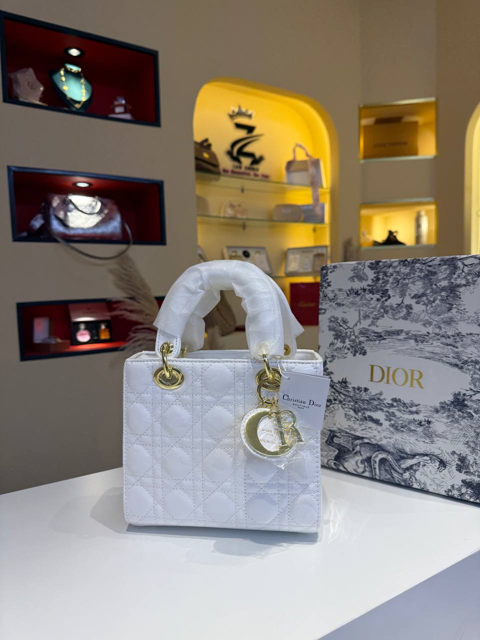 Dior
105 dhs
Size 20 cm
Zain31
اطلبوها من الوتس المثبت في الأعلى👆🏻👆🏻
تواصلو معنا 👈🏻 Zain
For order WhatsApp pinned 👆🏻
♥️♥️♥️