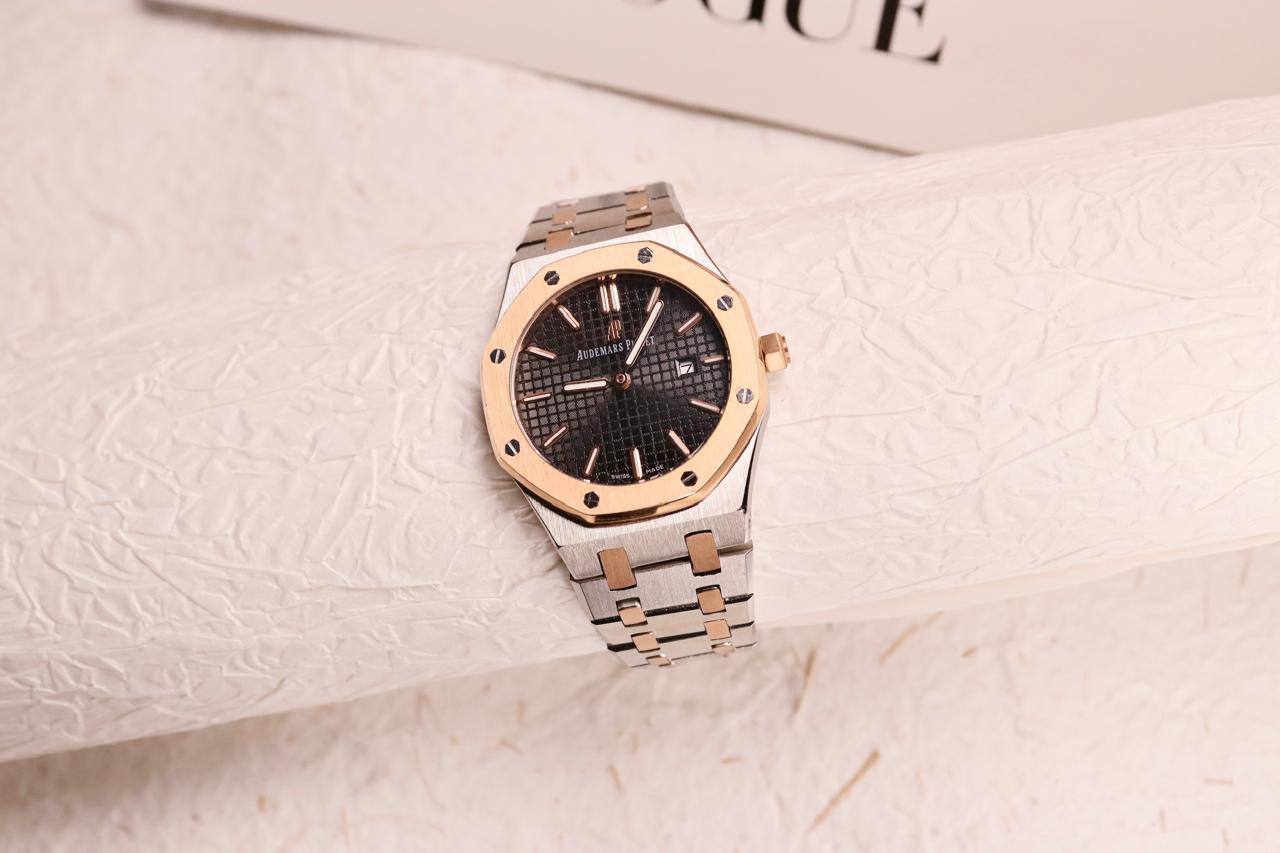 Ap Ladies Watch
220 dhs🪙🌺
Zain33
♥️♥️♥️
