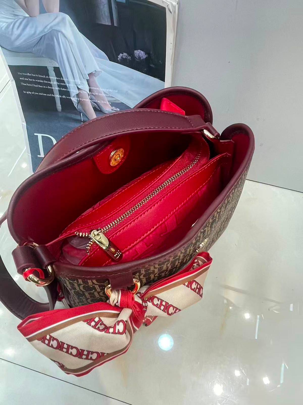 CH
120 dhs🇦🇪🇦🇪
size 27 cm
Zain161
♥️♥️♥️
