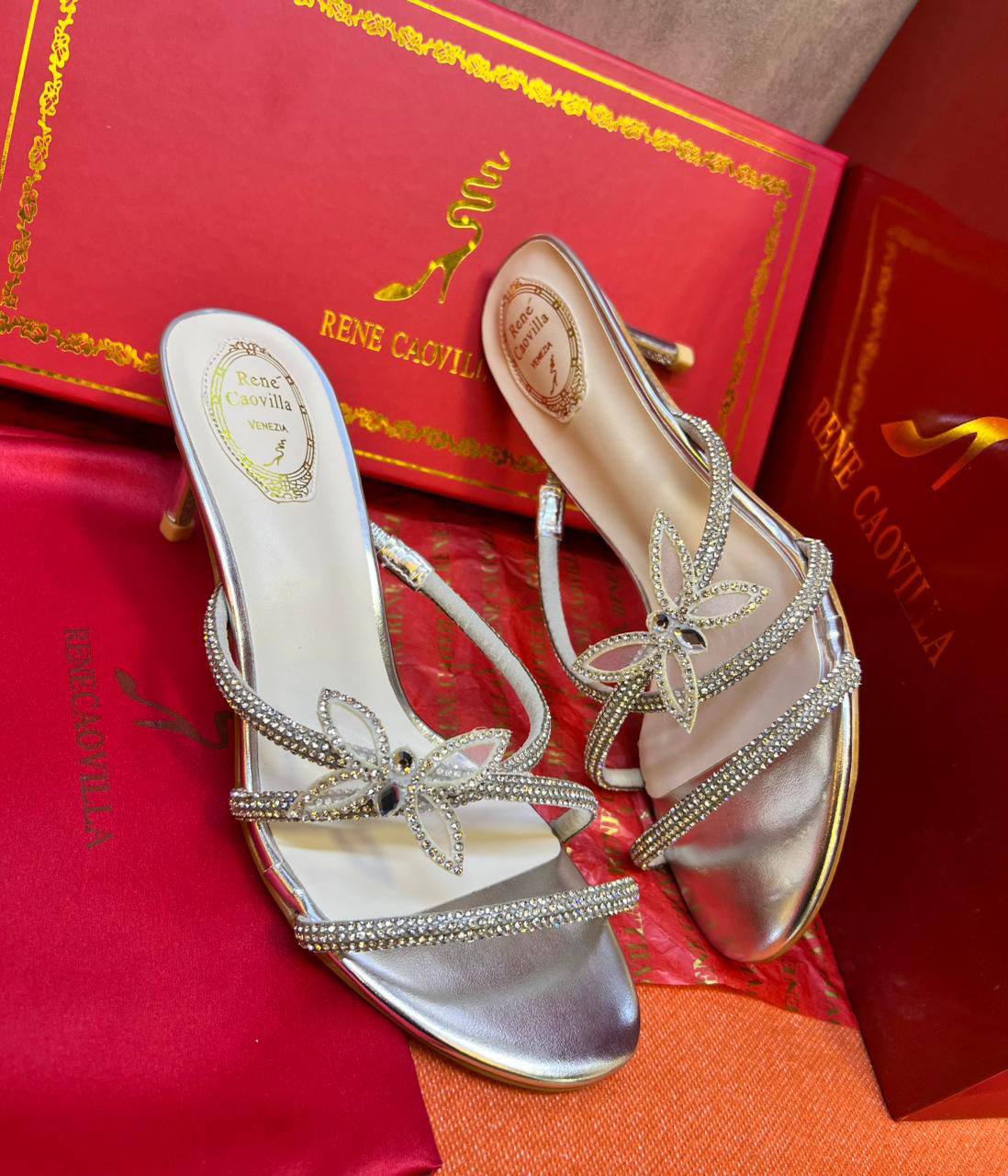 RENE CAOVILLA
MASTER QUALITY 😍
SIZE 36-41
230 dhs✅
Zain88
♥️♥️♥️