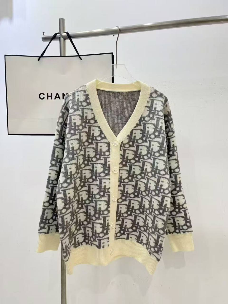 120 dhs
Zain231
♥️♥️♥️