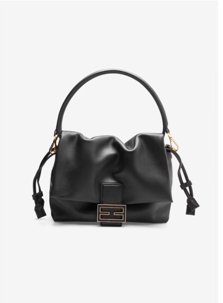 ❤️ Fendi Mamma Baguette
1️⃣ First quality +🎁
Size : 24 * 17 * 9 cm
80 dhs🌺
with box 🎁
Zain115
♥️♥️♥️