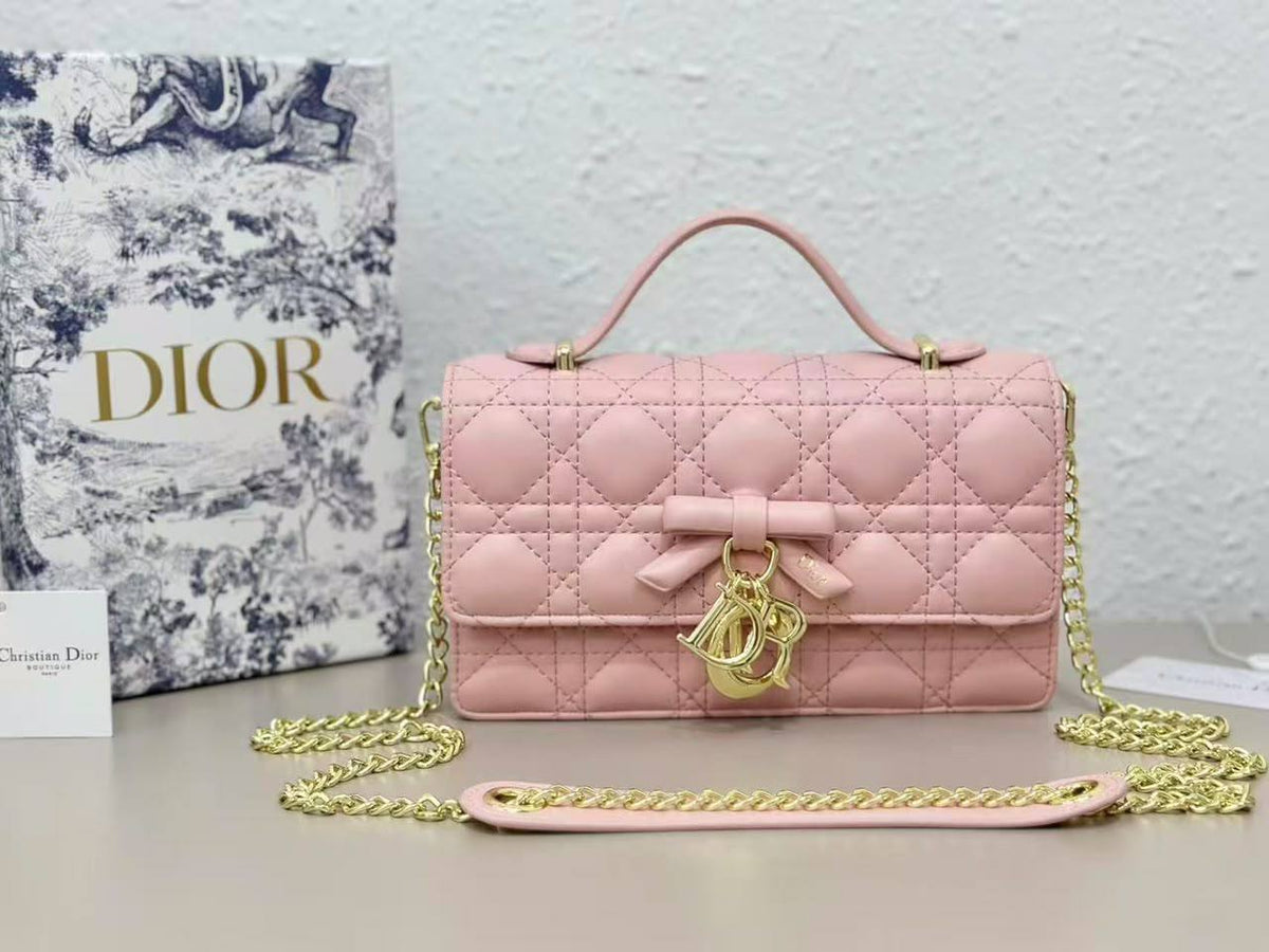 Dior
have box
100 dhs🇦🇪🇦🇪
Zain07
♥️♥️♥️