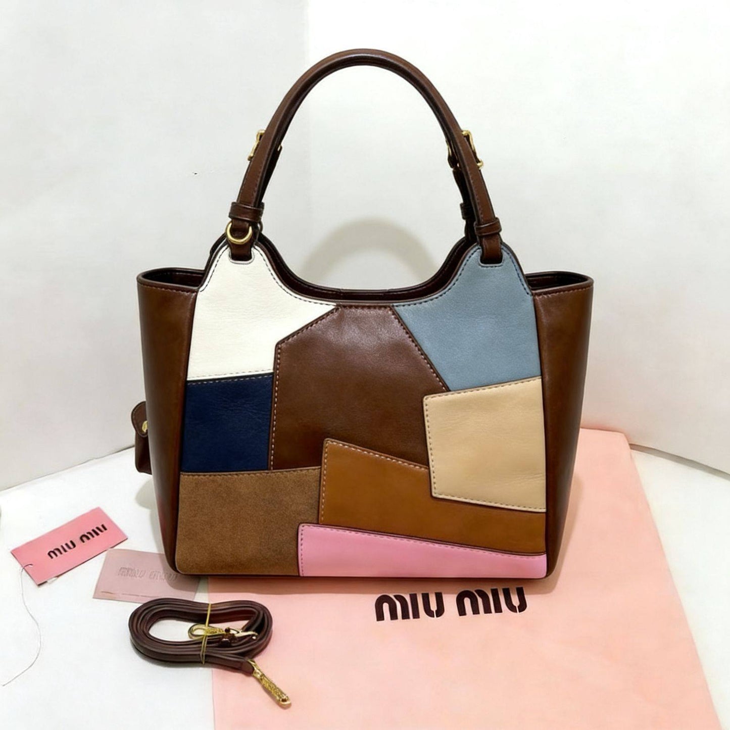 MIU MIU
NEW CAME HIG QUALITY
125 dhs👑
Zain39
♥️♥️♥️