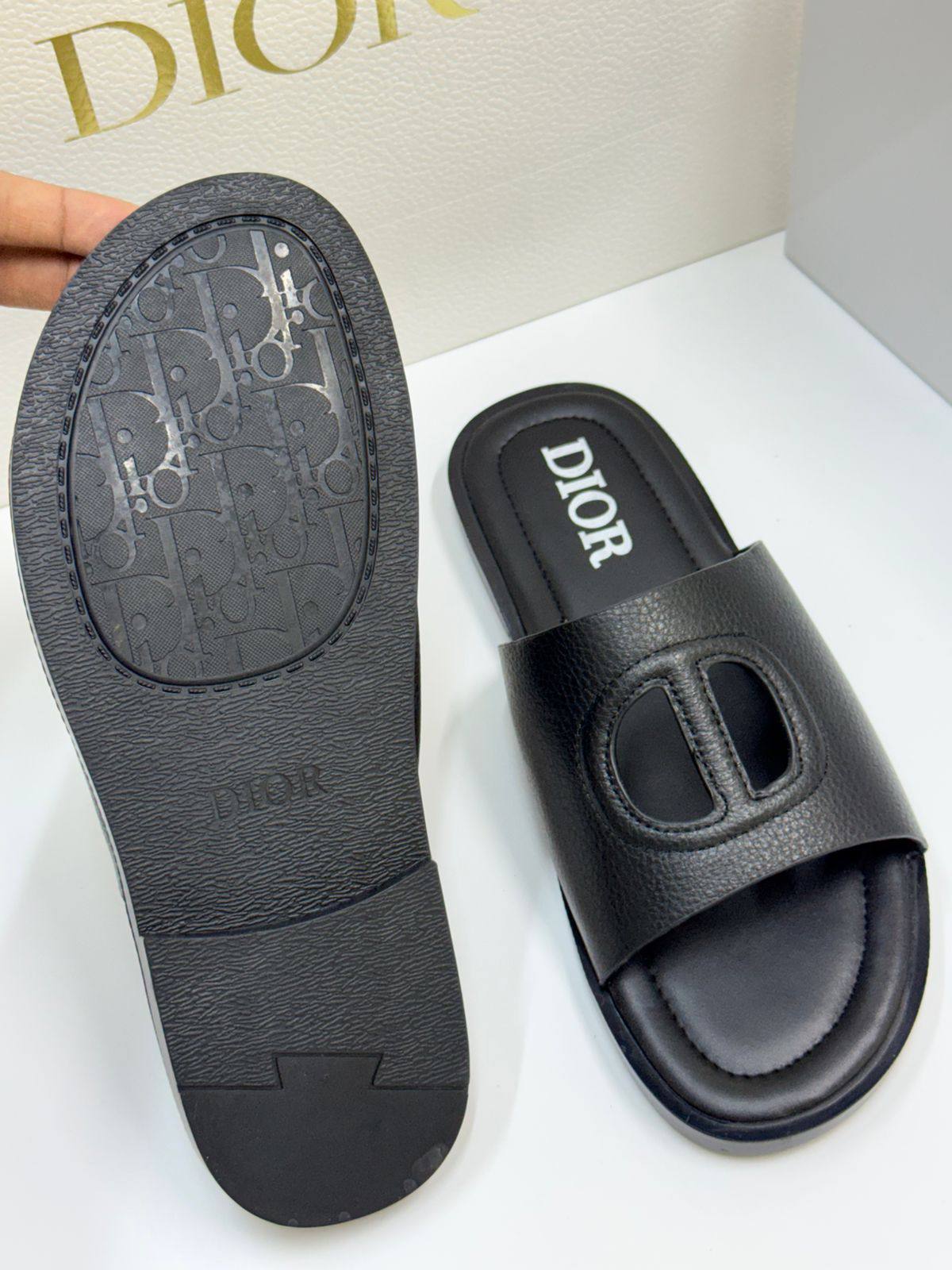 NEW CAME
MEN SLIPPER
DIOR
GOOD QUALITY
105 dhs🌺
39 TO 46
Zain40
♥️♥️♥️