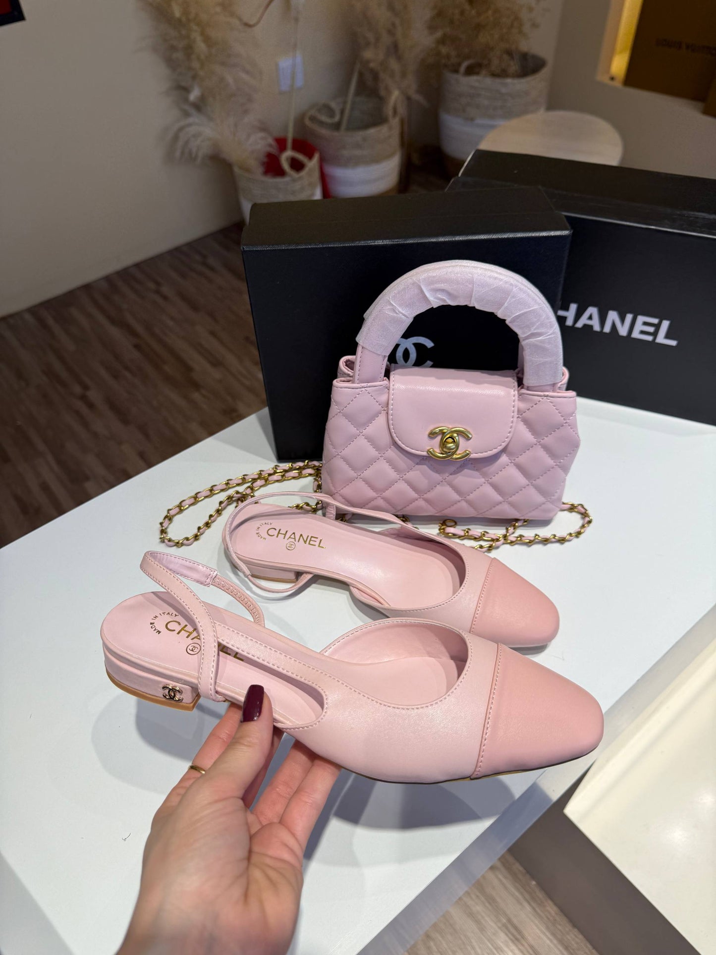 Chanel offer
195 dhs
With boxes
Zain219145
اطلبوها من الوتس المثبت في الأعلى👆🏻👆🏻
تواصلو معنا 👈🏻 Zain
For order WhatsApp pinned 👆🏻
♥️♥️♥️