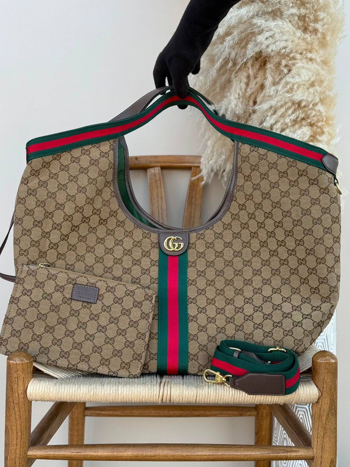 GUCCI
41cm
400 dhs🇦🇪🇦🇪
Top quality
Zain167
♥️♥️♥️