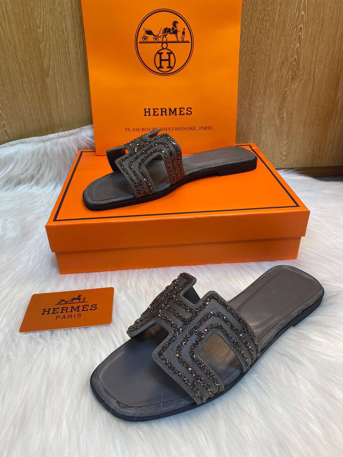 Hermes Flat Slippers,
Size 36 To 41
85 dhs🇦🇪🇦🇪
Zain120
♥️♥️♥️