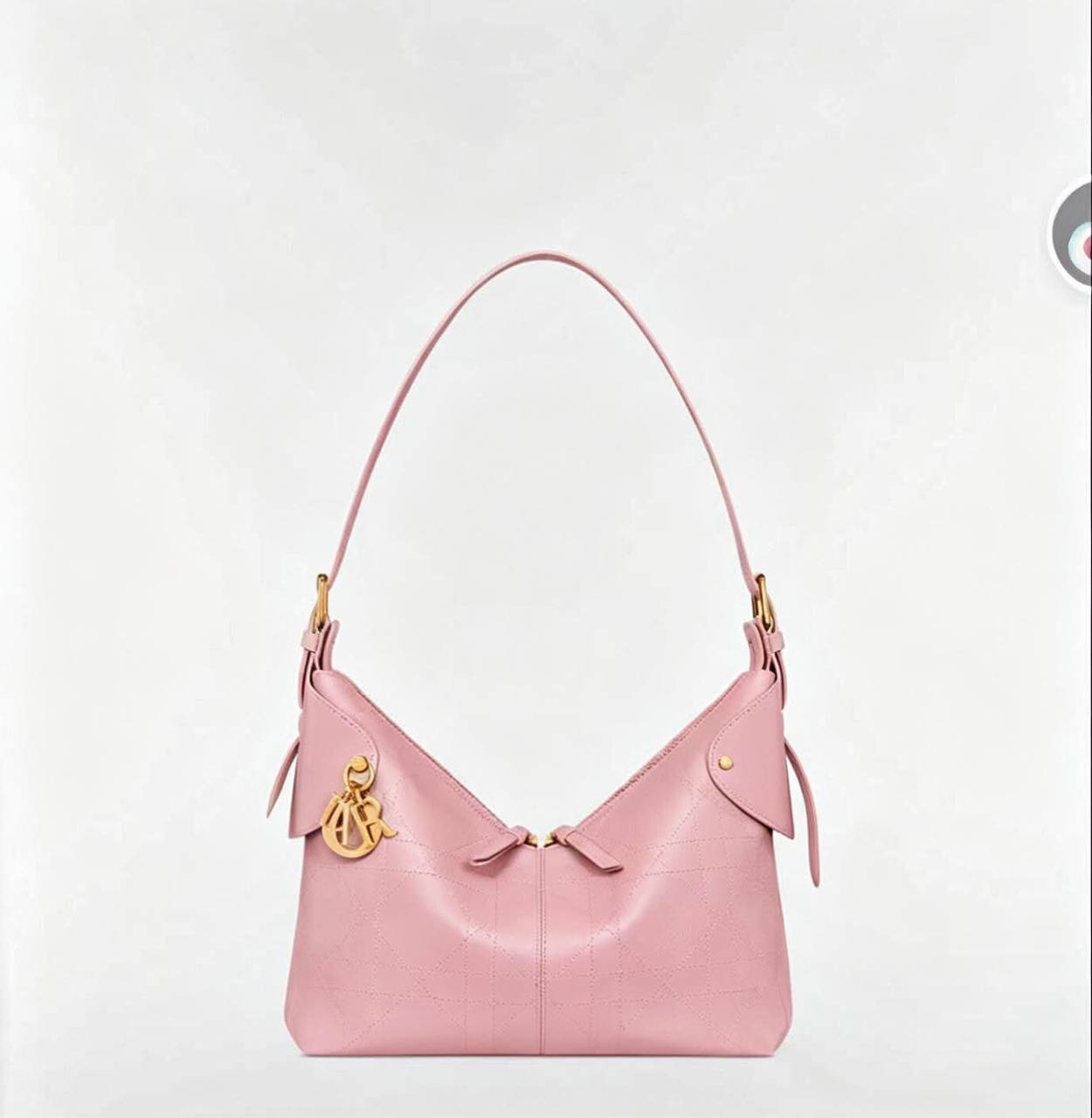 Dior
120 dhs✅
Zain07
♥️♥️♥️