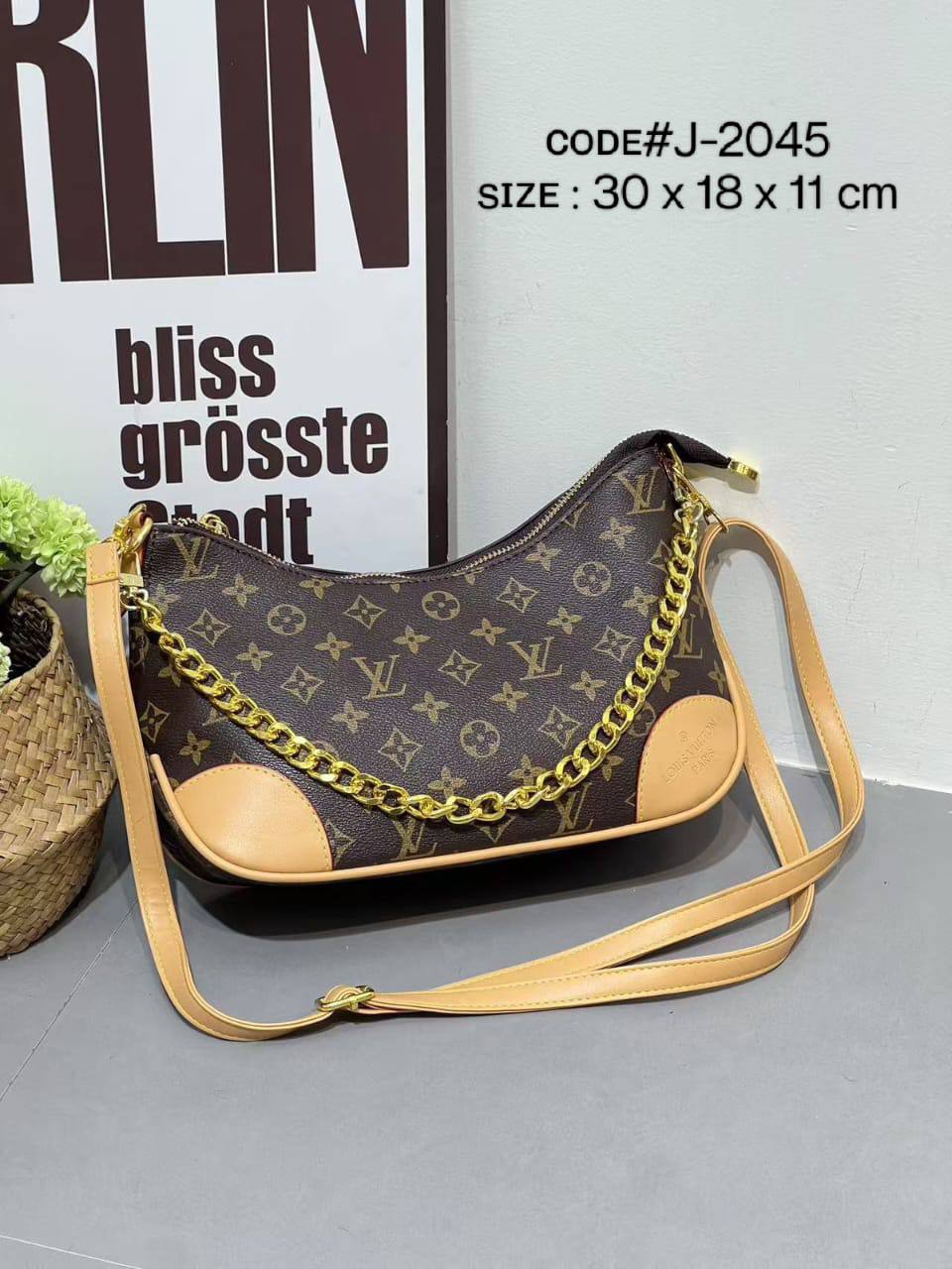 LV ʟᴏᴏᴘ
ʙᴏᴜʟᴏɢɴᴇ sʜᴏᴜʟᴅᴇʀ ʙᴀɢ
ᴡɪᴛʜ ᴄʜᴀɪɴ sʟɪɴɢ
ɢᴏʟᴅ ʜᴀʀᴅᴡᴀʀᴇ
sɪᴢᴇ : 28 cm
70 dhs🪙🌨️
Zain31
♥️♥️♥️
