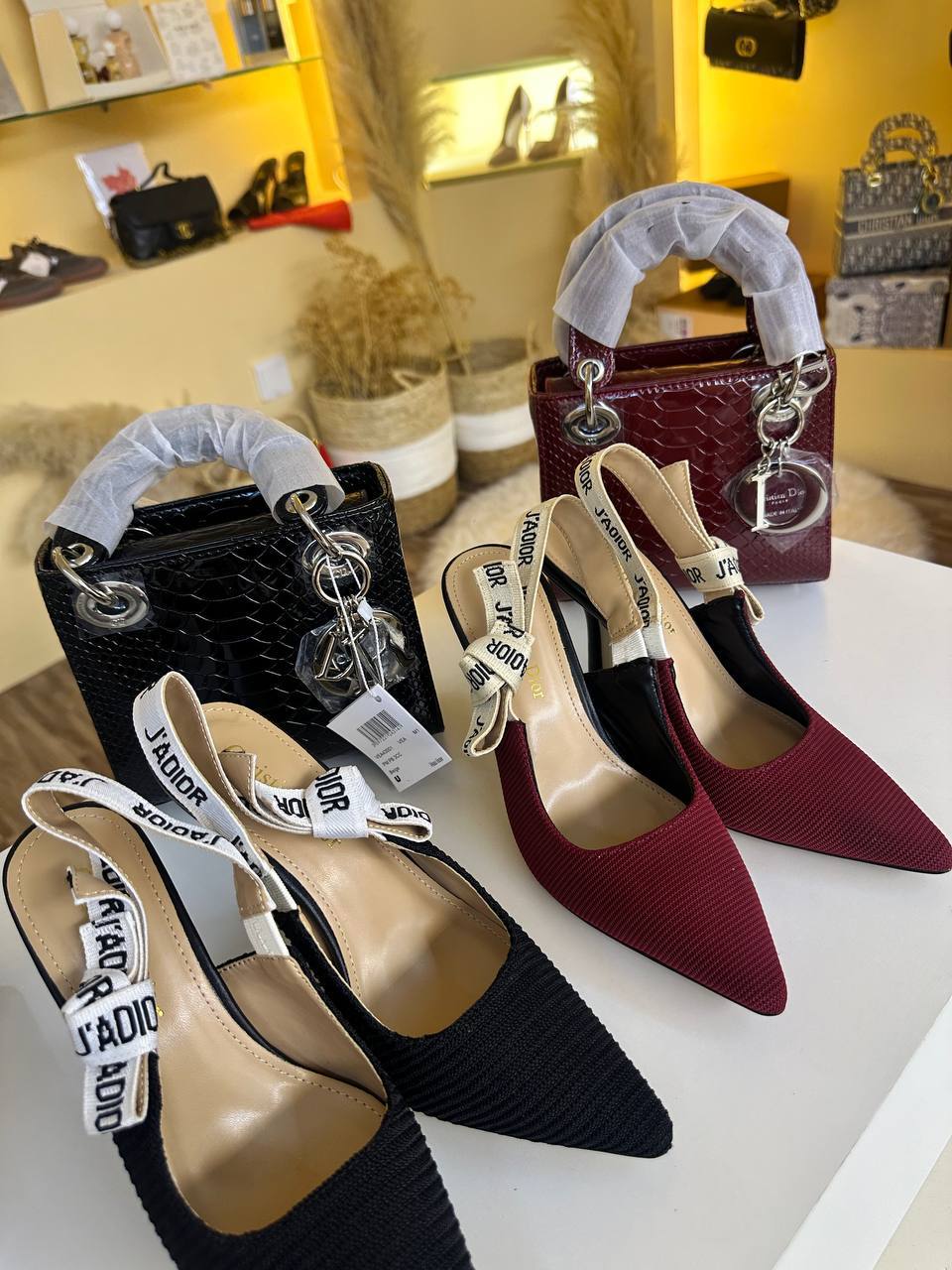 Dior offer
220 dhs
Zain1221
♥️♥️♥️
Zc
