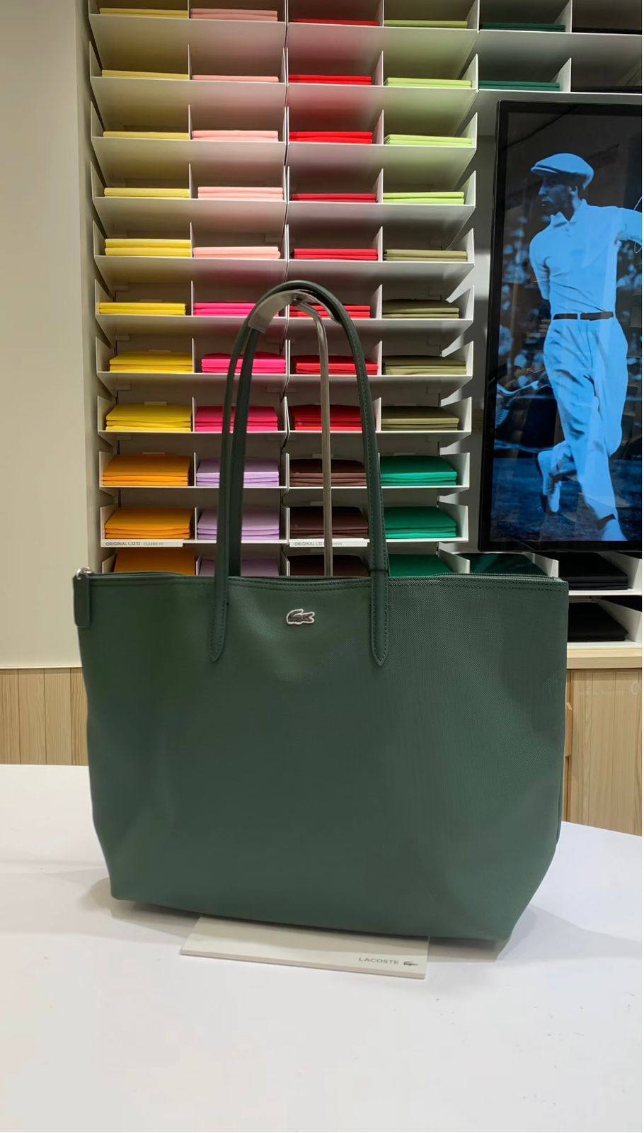 Lacoste
New crocodile-shaped bag, good quality.
Size 45* 28 cm
50 dhs🪙🌨️
Zain12
♥️♥️♥️