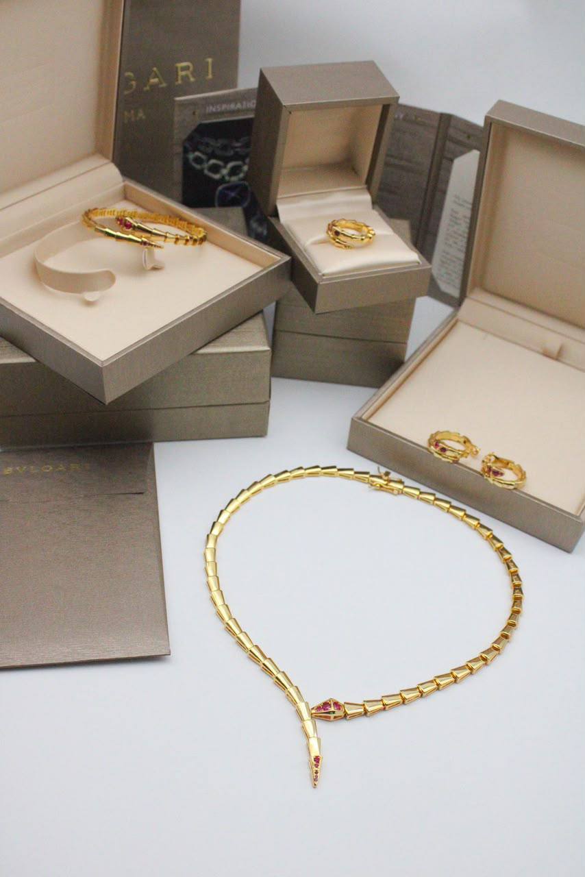 Bvlgari set
200 dhs🇦🇪🇦🇪
Zain122
♥️♥️♥️