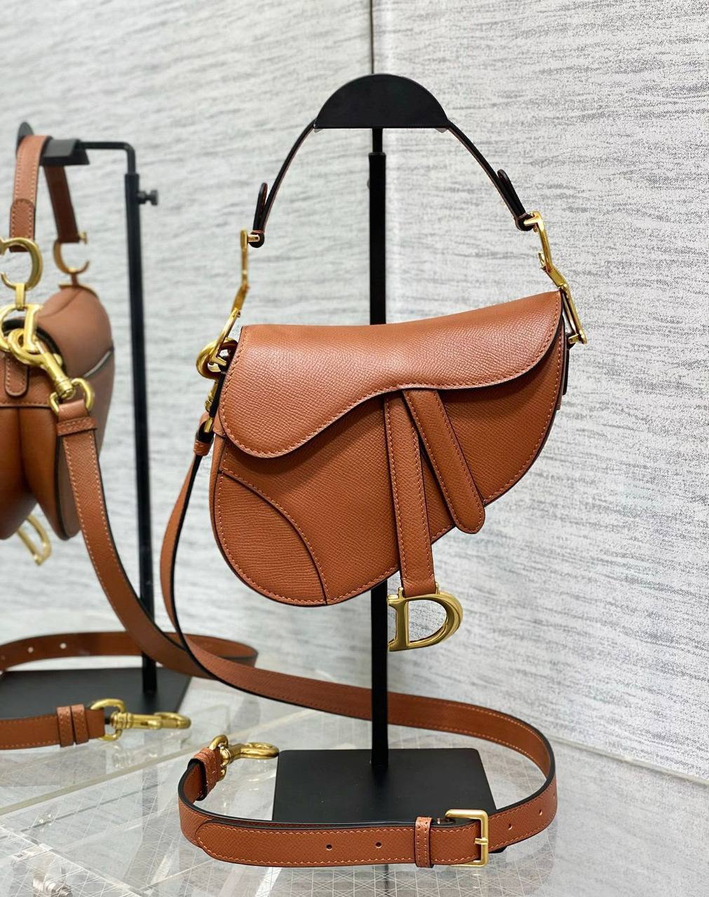 DIOR
SMALL SIZE
GOOD QUALITY
WITH BOX
🎁🎁🎁
105 dhs✅
Zain295
♥️♥️♥️