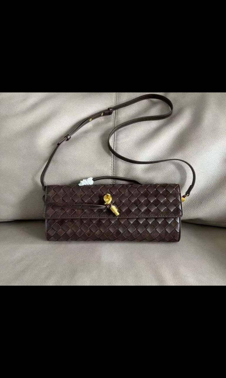 NEW CHANEL
Super leather.
250 dhs🇦🇪🇦🇪
with box
Zain38
♥️♥️♥️