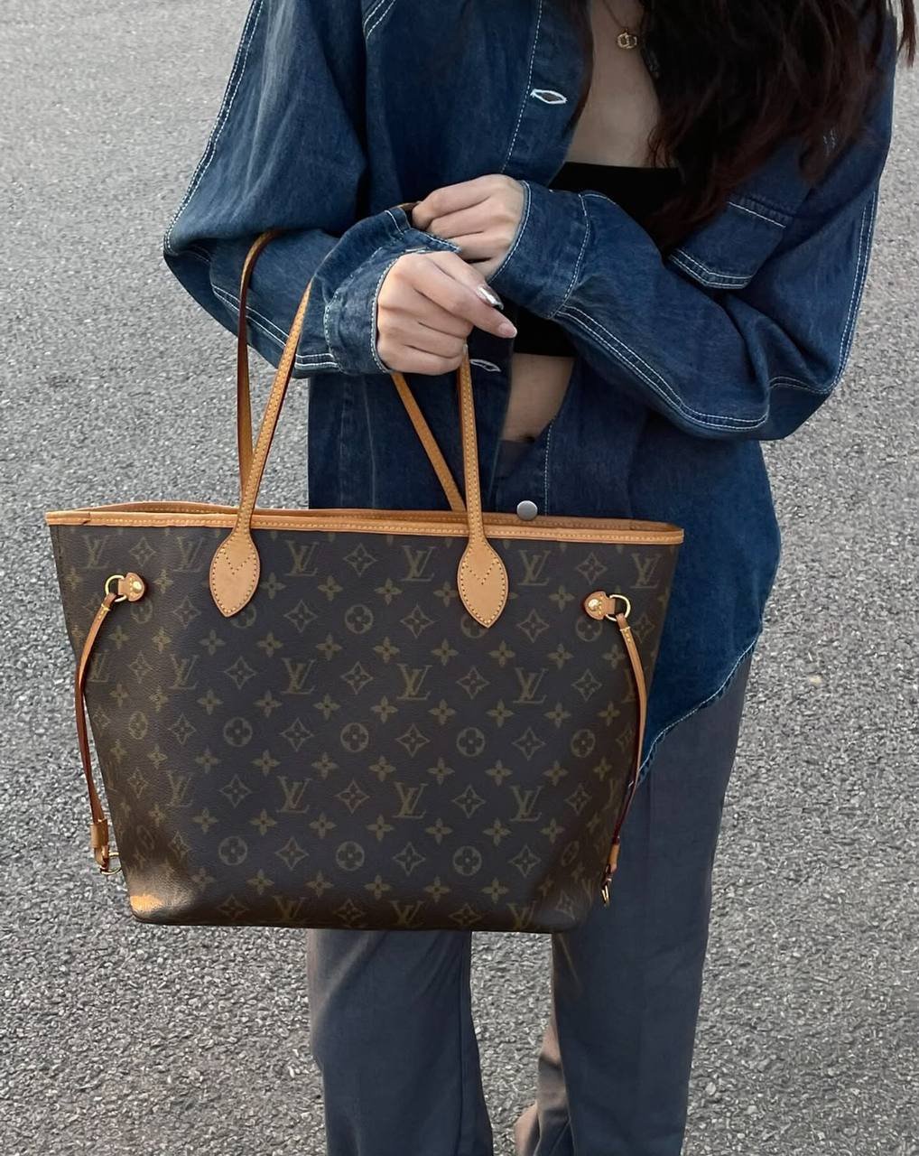 LOUIS VUITTON
size : 47cm
95 dhs🇦🇪🇦🇪
With box🛍️
Nice quality
Zain331
♥️♥️♥️