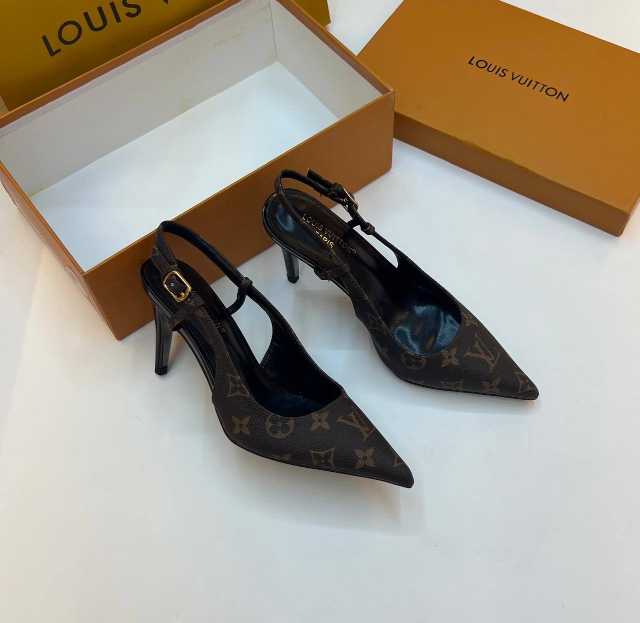 LV
Size 36-41
115 dhs🪙🌨️
Zain21
♥️♥️♥️