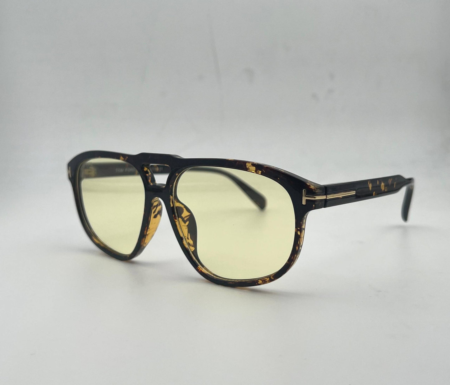 FENDI & Tom Ford
Sunglasses 🕶️
good quality 💯
With master box 🗃️
55 dhs❣️
Zain273
♥️♥️♥️
