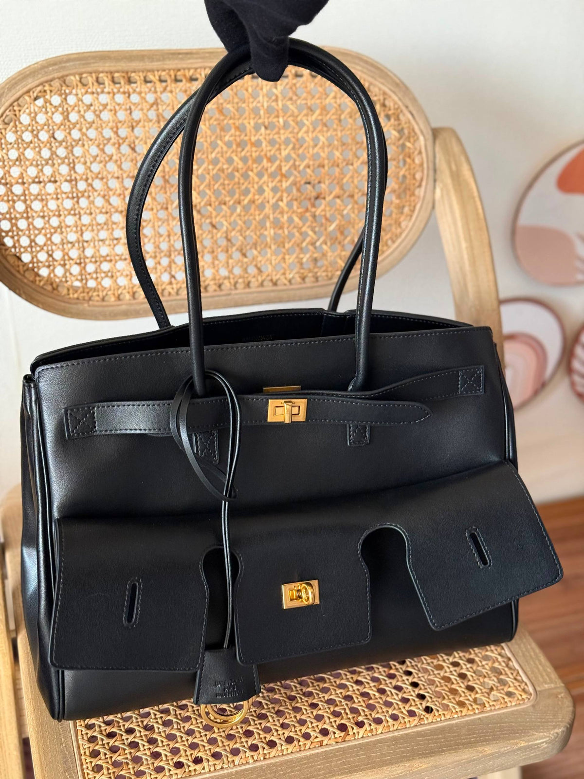 BALENCIAGA
37cm
440 dhs🇦🇪🇦🇪
*MASTER QUALITY*
Zain167
♥️♥️♥️
