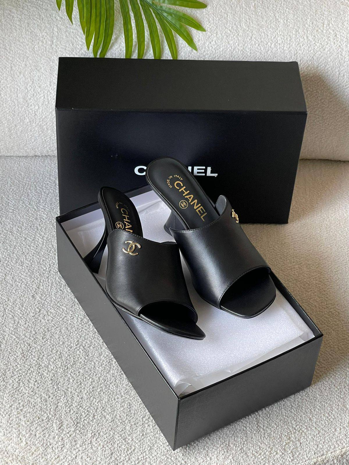 CHANEL
SuperMaster Quality 💯
470 dhs❤️💚❤️💚
Size: 36-41💥
Zain171
♥️♥️♥️