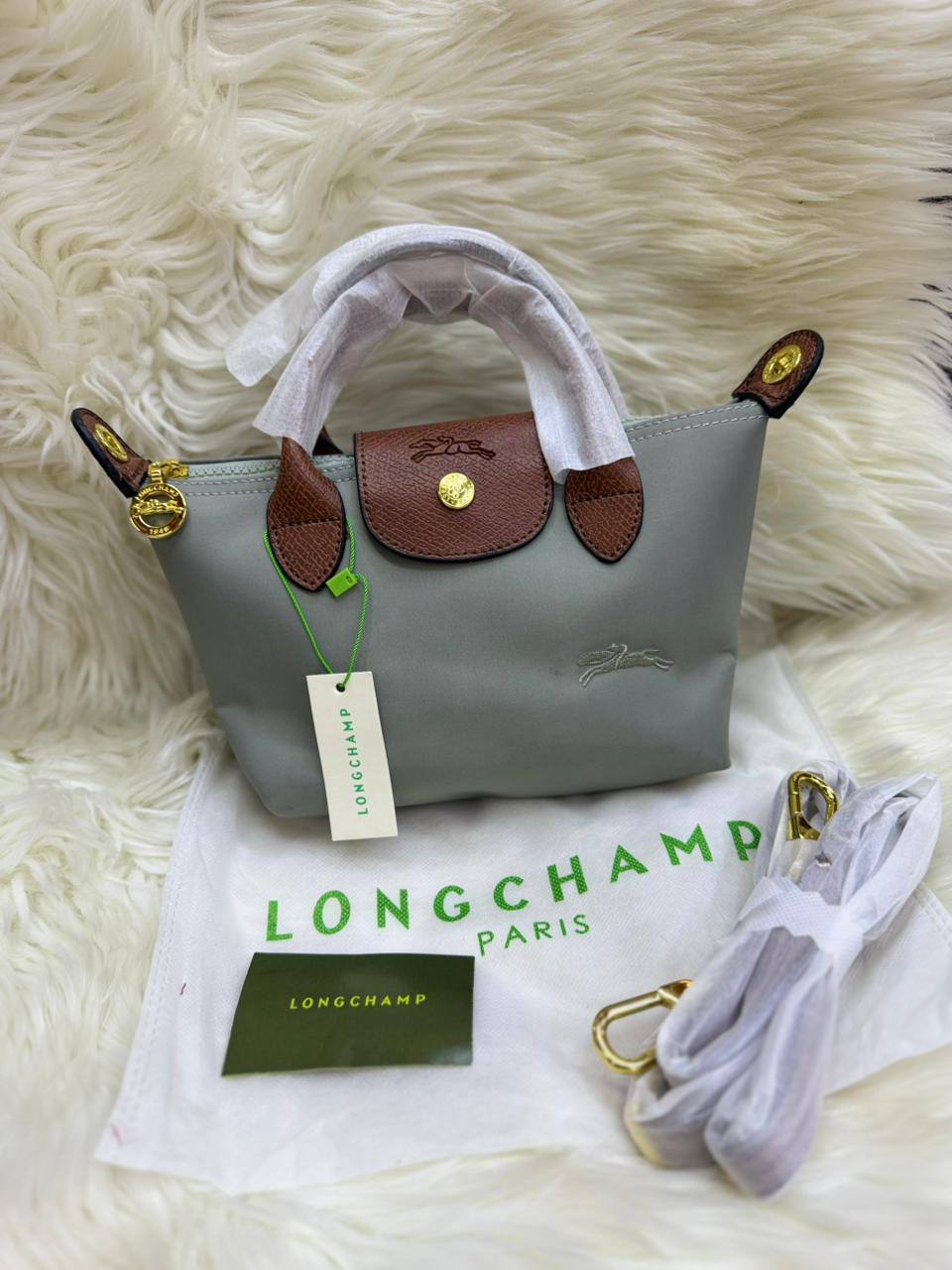 LongChamp Small
Size:23 * 14 cm
60 dhs🪙💚
Zain115
♥️♥️♥️