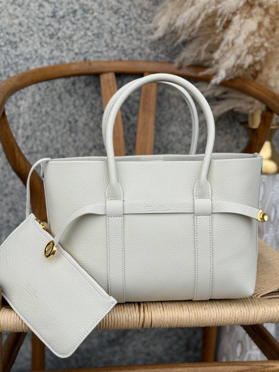 LORO PIANA
26cm
380 dhs🌺
Top quality
Zain167
♥️♥️♥️