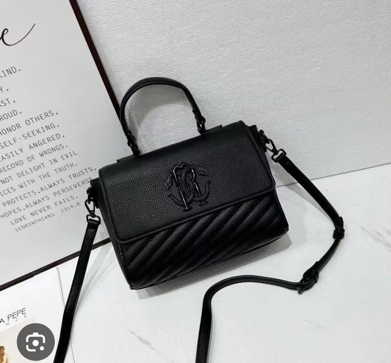 Roberto Cavalli
110 dhs🪙🌨️
With box
🎁🎁🎁
Size25cm
Good quality
Zain138
♥️♥️♥️